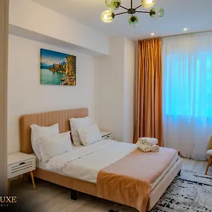 Yamaluxe - Pink & Gold With Many Facilities Apartament